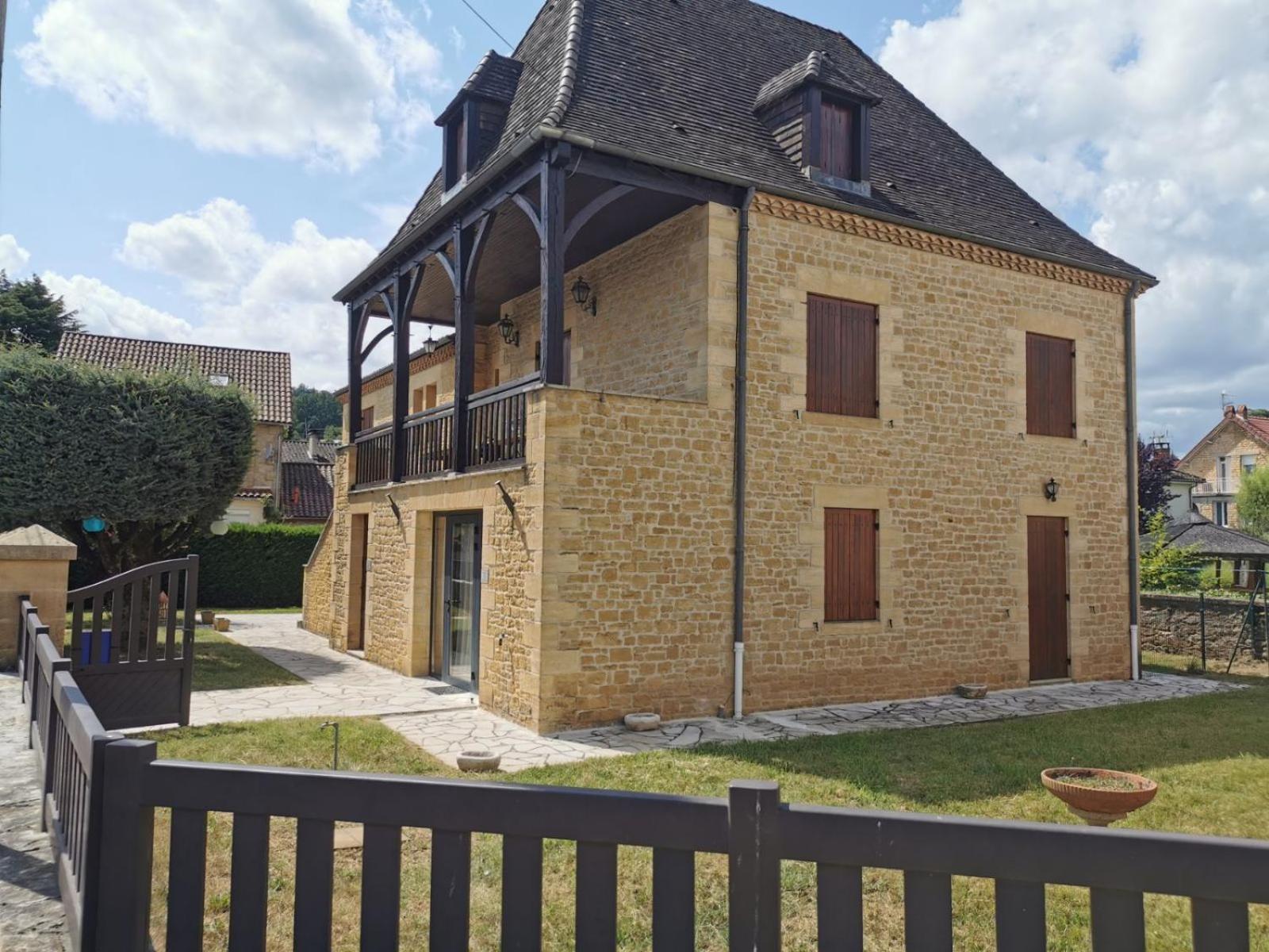 Logement Spacieux Rez-De-Chaussee, Jardin, Stationnement Devant, A 5 Minutes A Pied Du Centre De Sarlat Villa Exteriör bild